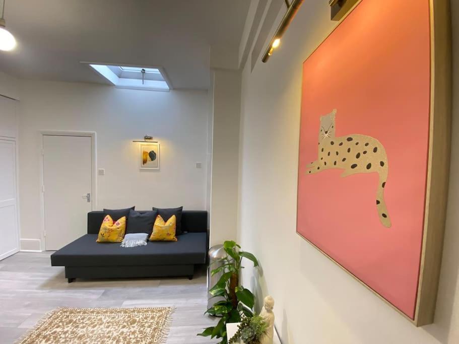 The Spotted Cat… London! Apartment Exterior photo