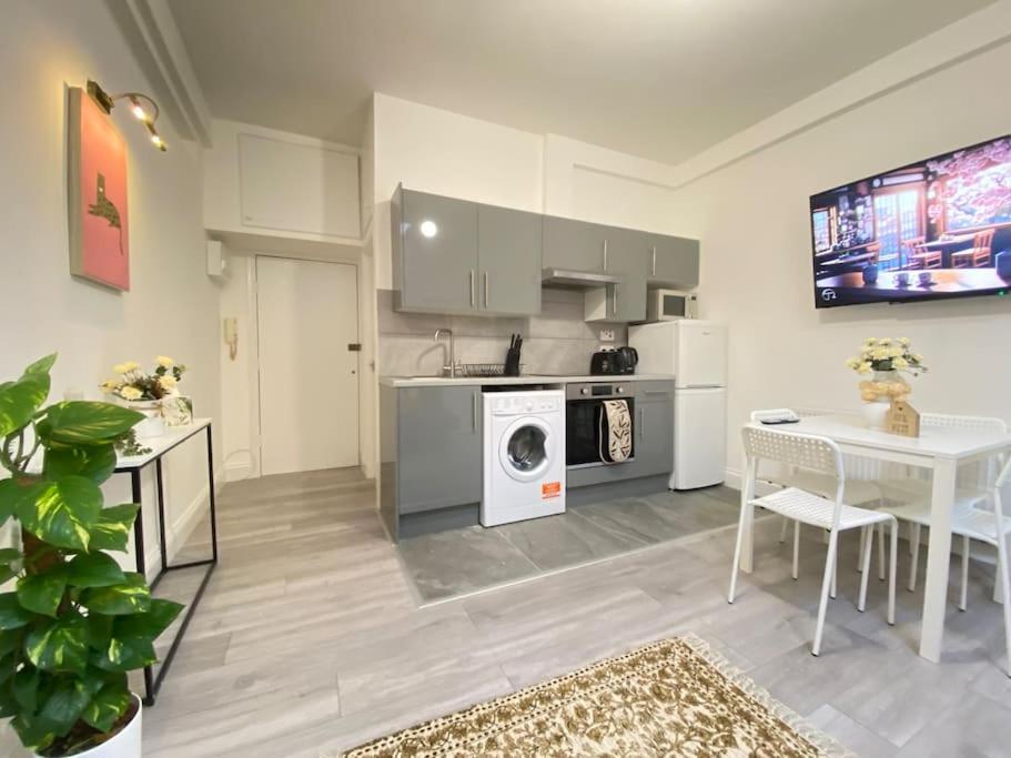The Spotted Cat… London! Apartment Exterior photo
