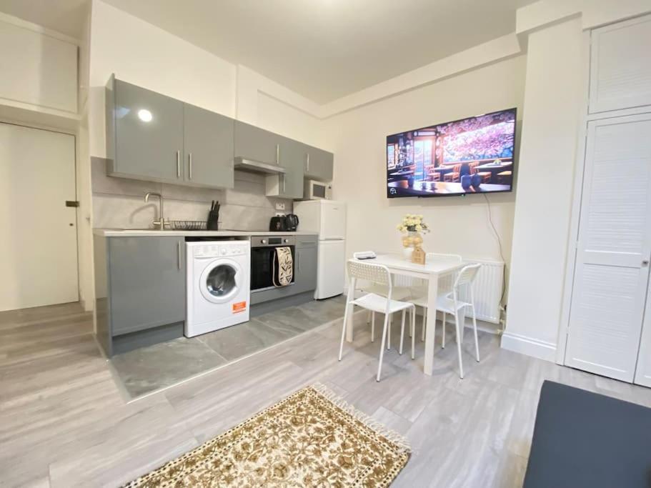 The Spotted Cat… London! Apartment Exterior photo